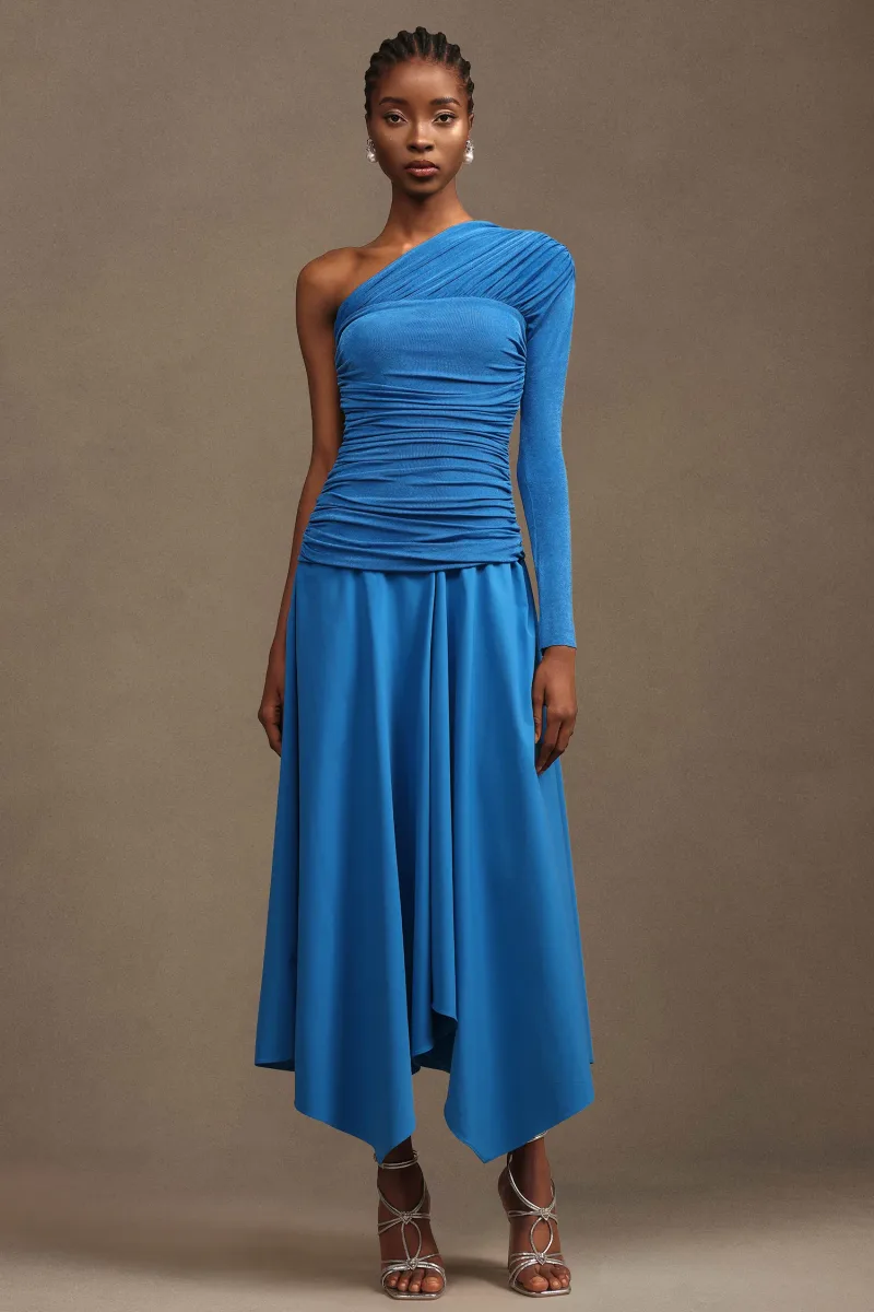 Vestido Maxi Saturn Resort em Malha com Pregas Assimétrico e Manga Comprida
