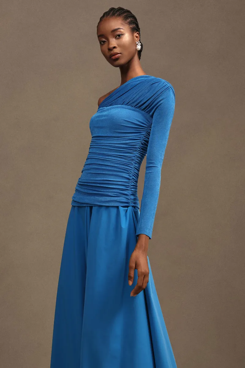 Vestido Maxi Saturn Resort em Malha com Pregas Assimétrico e Manga Comprida
