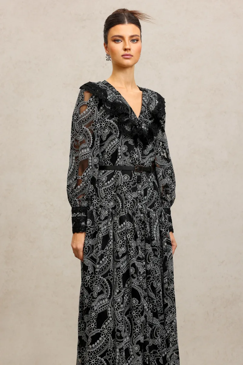 Vestido Maxi Nailah com Decote V, Mangas Longas e Drapeados em Renda