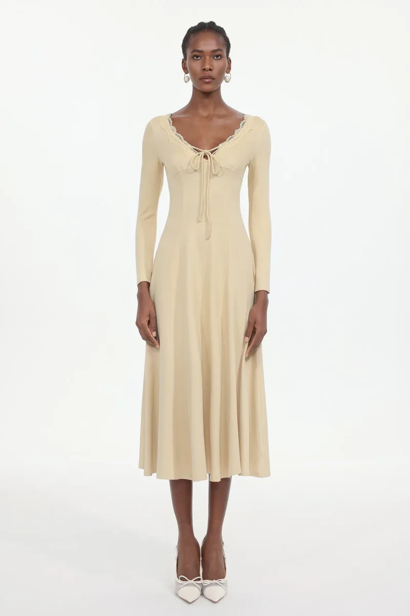 Vestido Maxi Winola em Tricô com Laço de Manga Longa