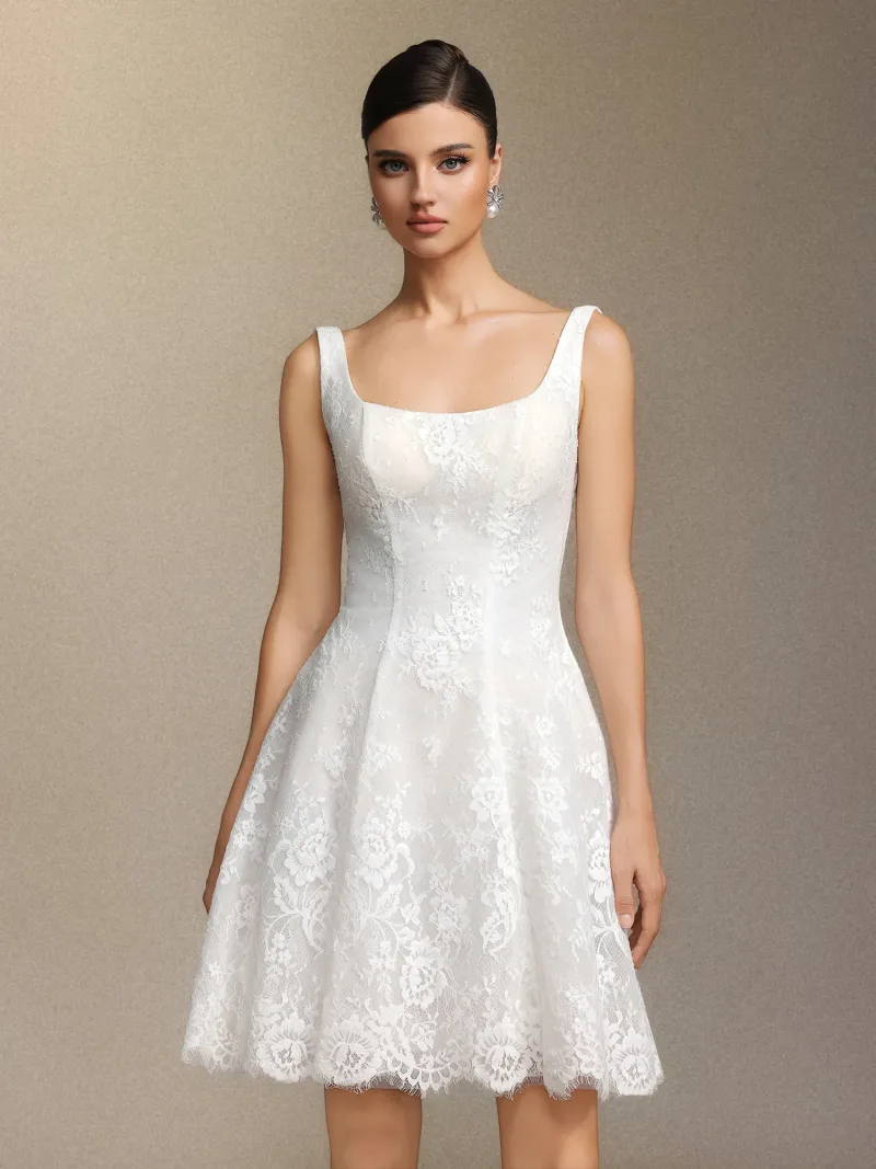 Vestido Mini Tutuni em Renda com Decote Quadrado e Halter