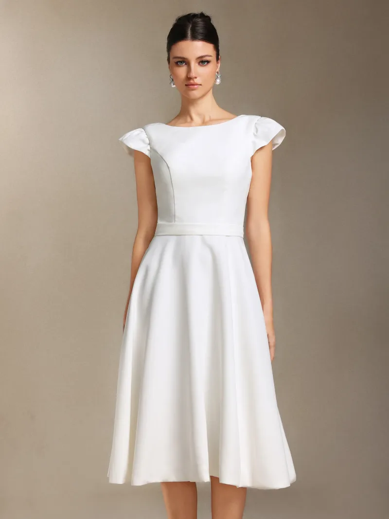Vestido de Noiva Falisa com Costas Nuas e Mangas Curtas