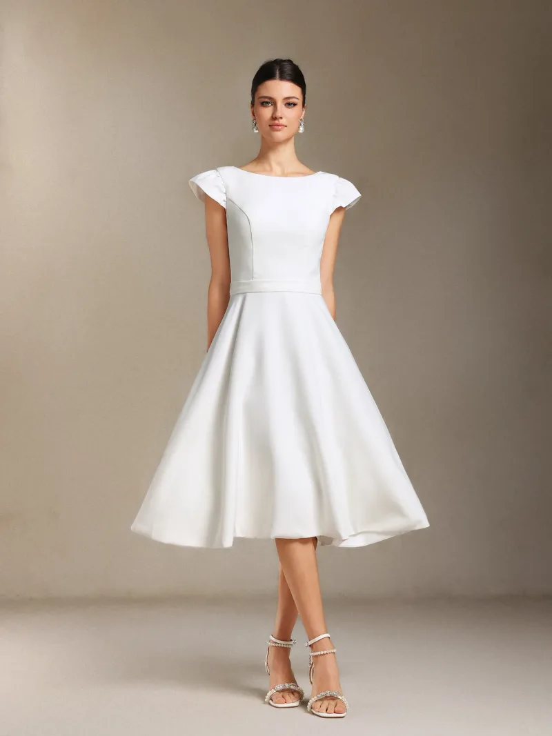 Vestido de Noiva Falisa com Costas Nuas e Mangas Curtas