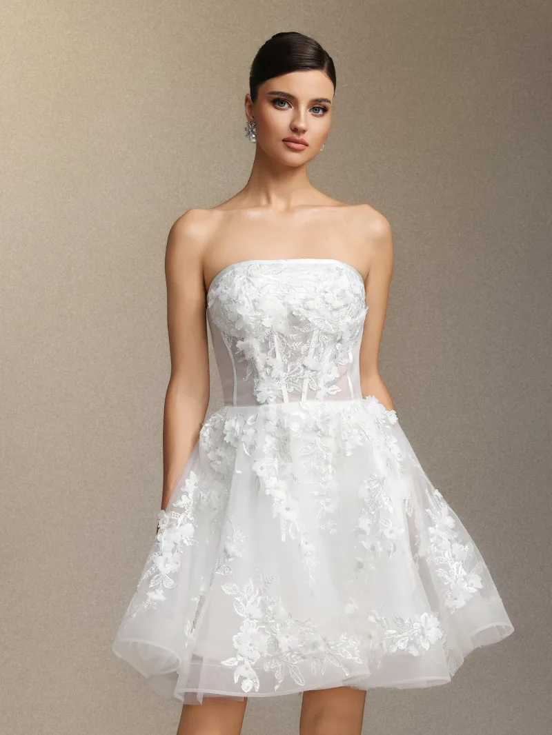 Vestido Curto Mishell em Renda Bordada com Tomara que Caia