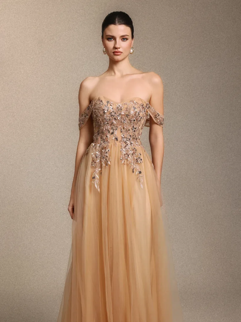 Vestido Maxi Krystal Cintura Marcada Ombro a Ombro com Paetê e Aplicações Florais em Tule