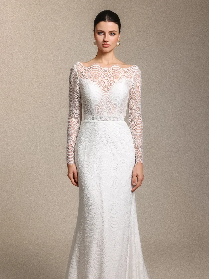 Vestido de Noiva Myla Boho Estruturado Costas Nuas em Renda Branca com Cauda