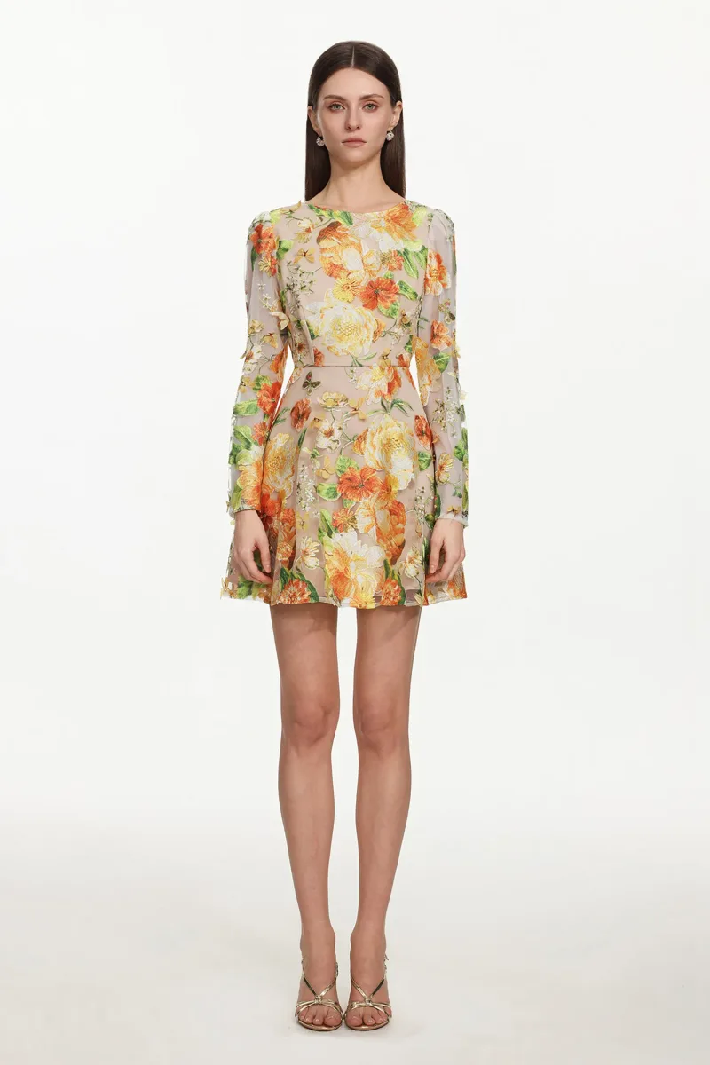 Vestido Mini Vicky com Bordado Floral e Manga Longa