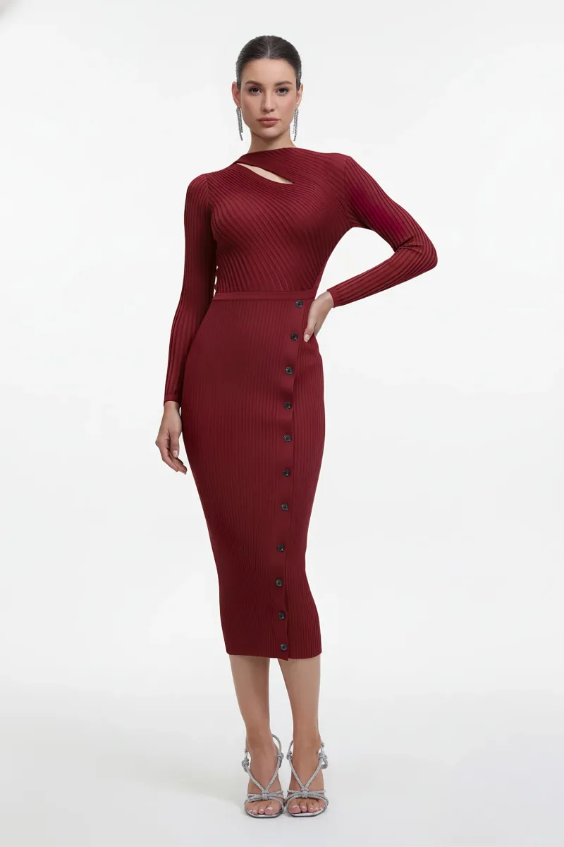 Vestido Maxi em Tricô Vermelho com Decote Vazado e Manga Longa