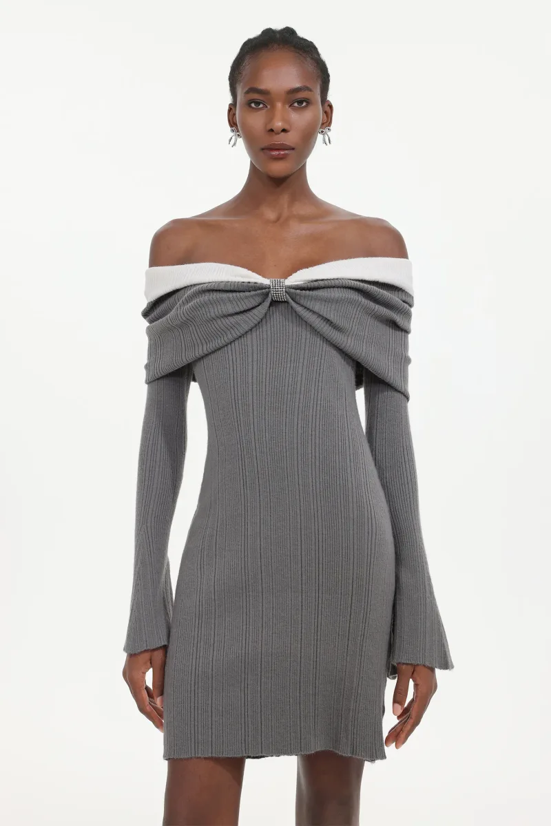 Vestido Kila Chic Ombro a Ombro com Manga Longa e Strass