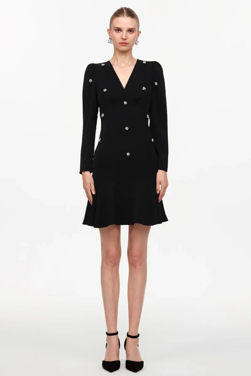 Vestido Mini Jiusi com Decote V, Manga Longa e Aplicações