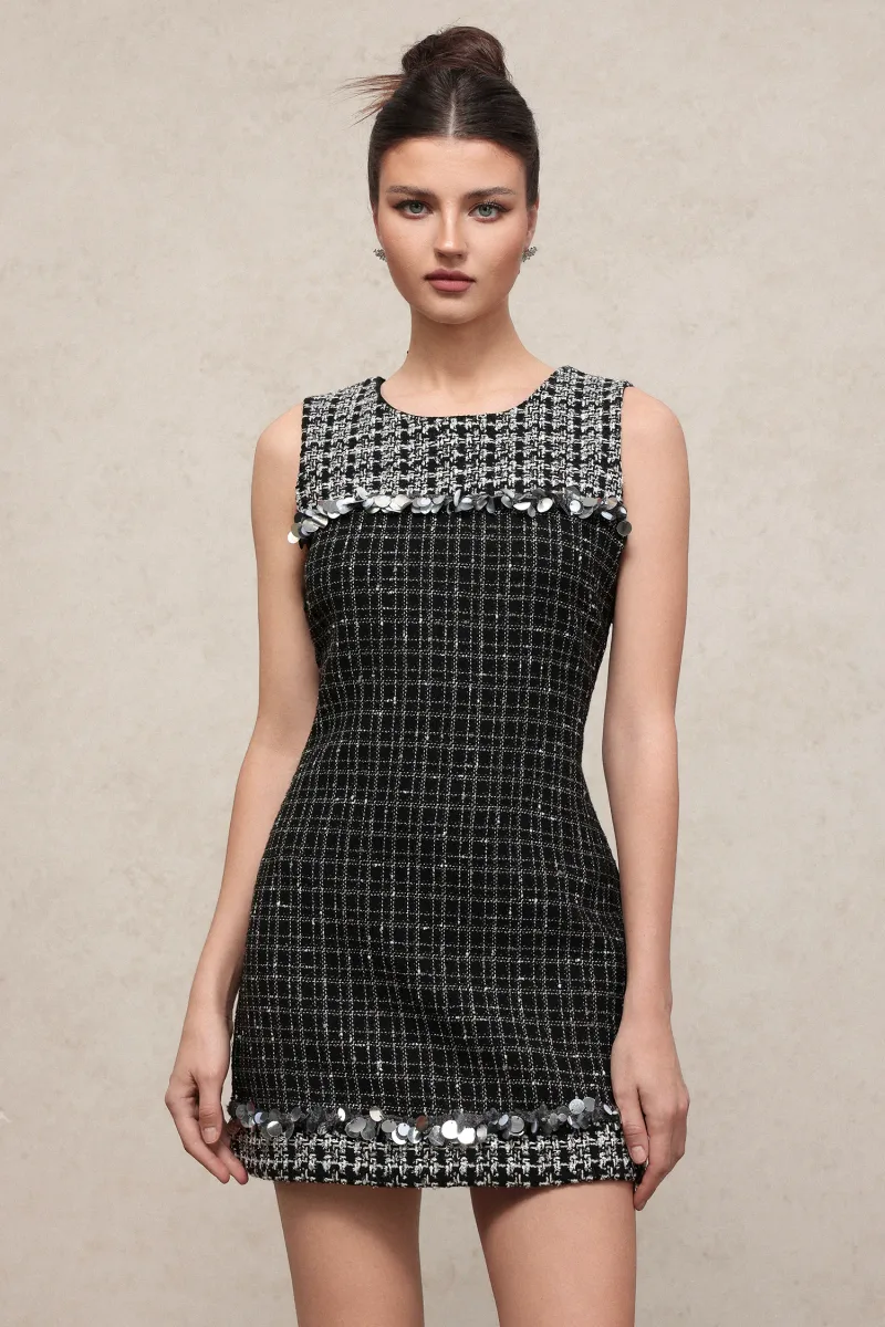 Vestido Mini Spola em Tweed com Paetê e Decote Redondo