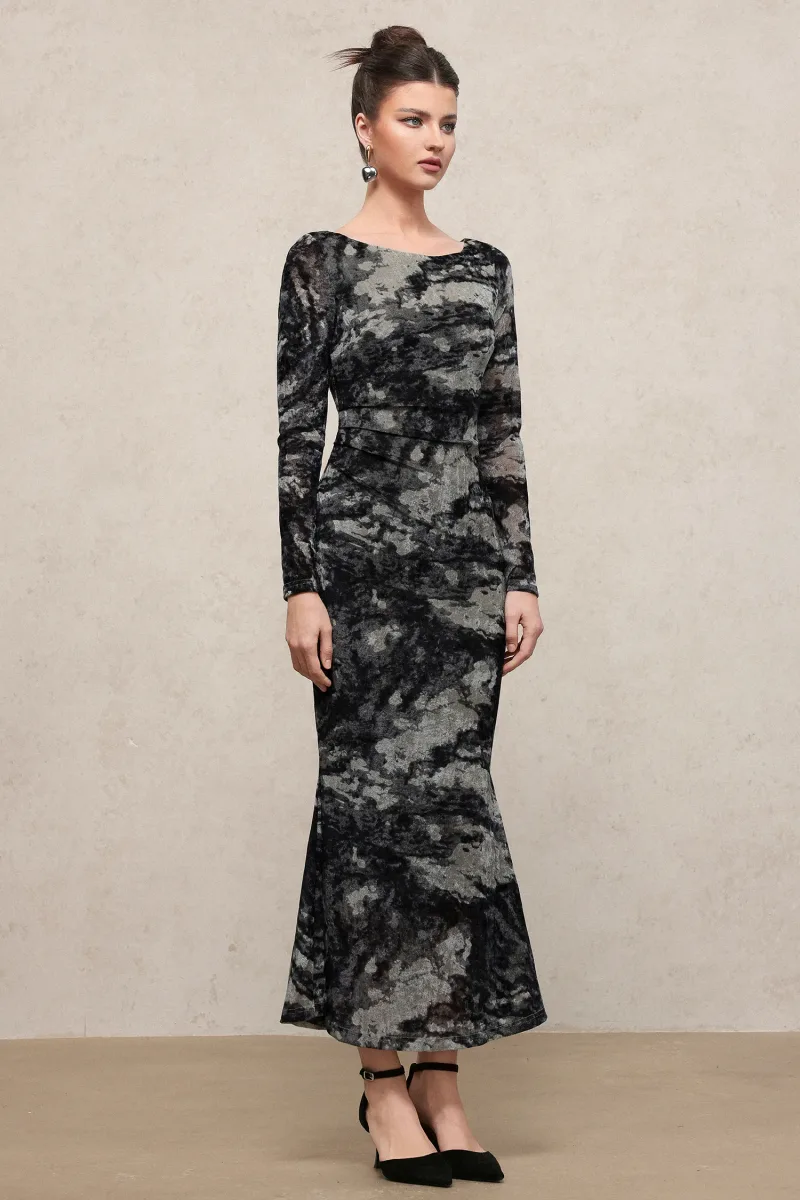 Vestido Maxi Heisel em Veludo com Manga Longa