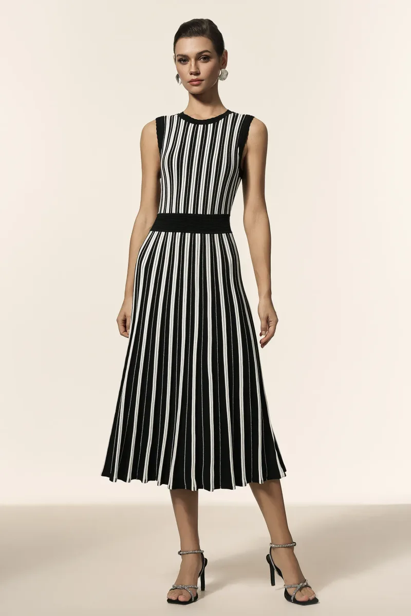 Vestido Midi Encho Gola Redonda Sem Mangas