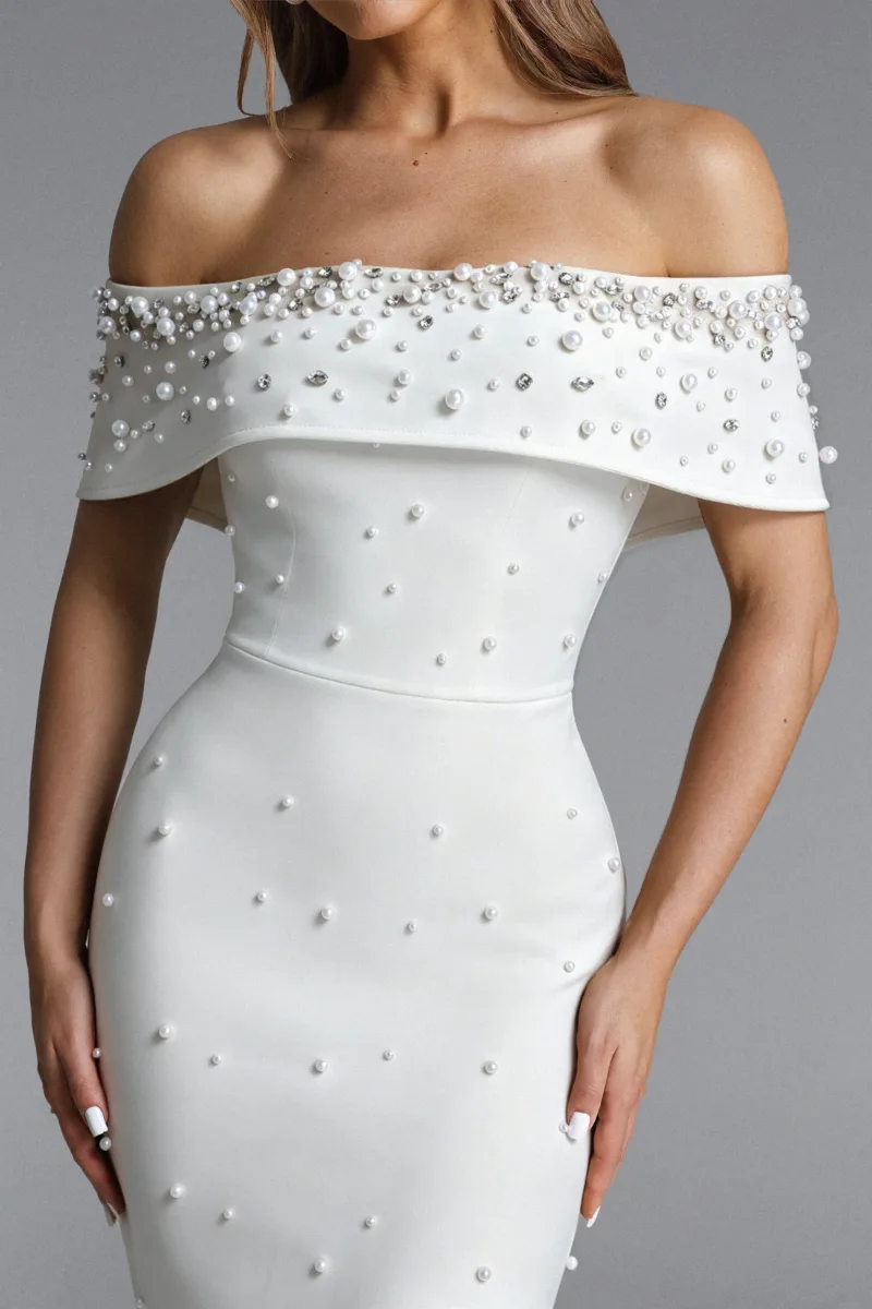 Vestido Maxi Isme com Ombro a Ombro, Pérolas e Strass