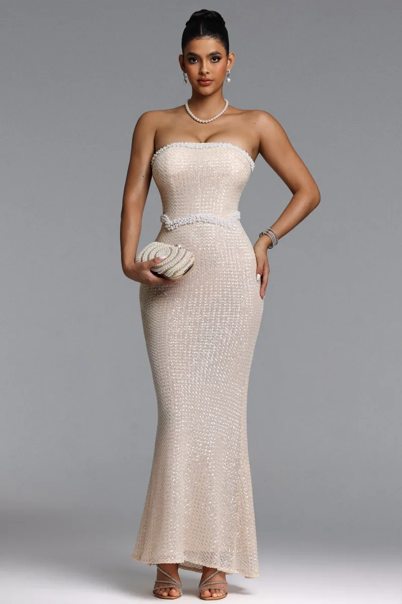 Vestido Maxi Kattin Tomara que Caia com Paetês e Detalhes de Pérolas